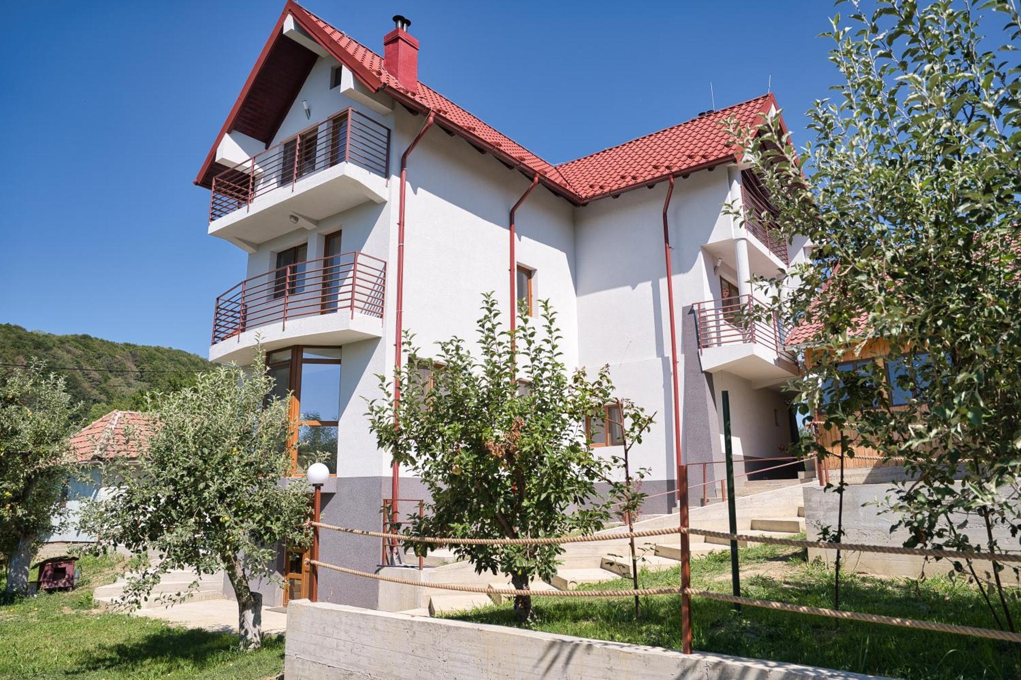 Perla Argesului, Ciubar, Piscina, Lift, Gratar, Cabana, Pensiuni, Hotel Cazare Transfagarasan Curtea De Arges Albestii de Arges Exterior photo
