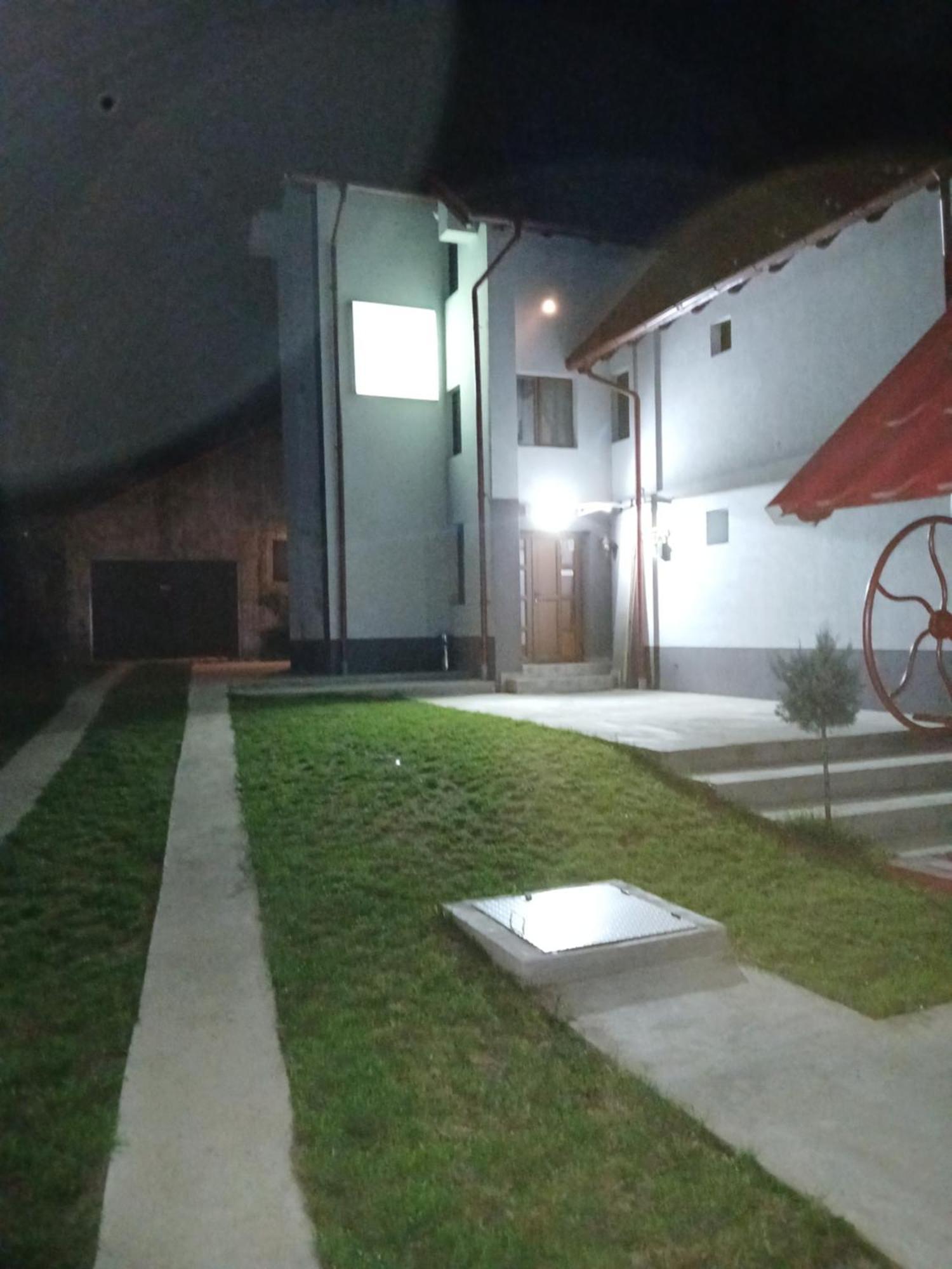 Perla Argesului, Ciubar, Piscina, Lift, Gratar, Cabana, Pensiuni, Hotel Cazare Transfagarasan Curtea De Arges Albestii de Arges Exterior photo